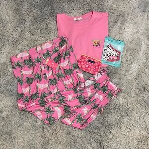 Simply Southern Bundle T Shirt with yoga pants, Change Purse & Youth Face Mask
